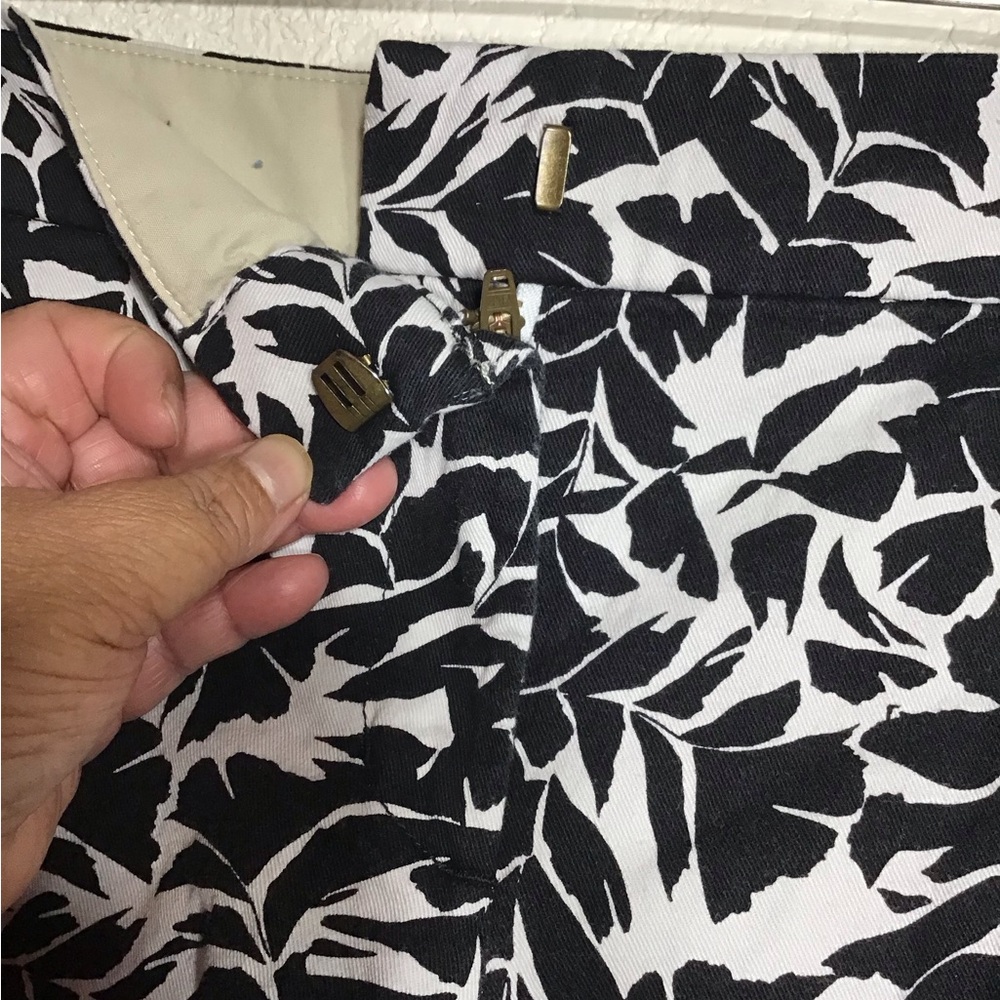 J. CREW WOMENS CHINO SHORTS SIZE 12 BLACK / WHITE 100% COTTON INSEAM 5. RISE 8 - Picture 4 of 10